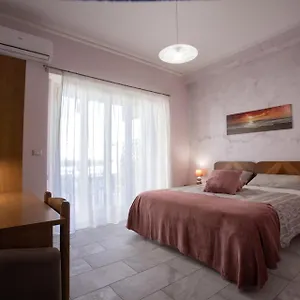 Etna Sea House Itálie